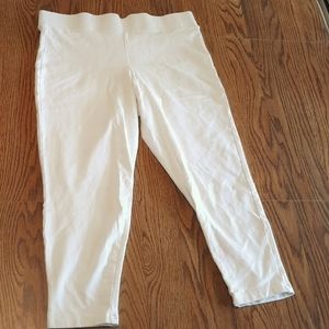 Torrid White Capri Length Leggings
